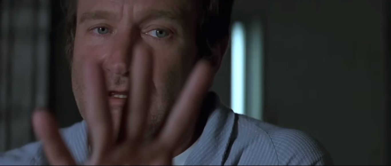 Patch Adams aprendiendo que ve más que cuatro dedos (escena de la peli)