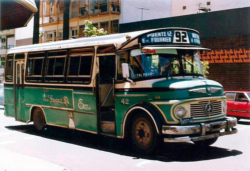 un colectivo 92 de frente