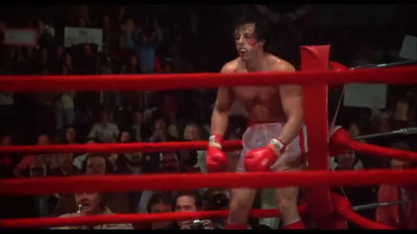 Rocky Balboa de pié en el anteúltimo round.